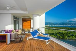 Grand Luxxe Four Bedroom Residence - Balcony Grand Luxxe Four Bedroom Residence - Balcony