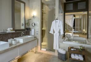 Grand Luxxe Four Bedroom Residence - Bathroom Grand Luxxe Four Bedroom Residence - Bathroom
