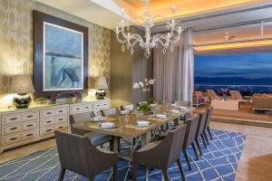 Grand Luxxe Four Bedroom Residence - Dining Room Grand Luxxe Four Bedroom Residence - Dining Room