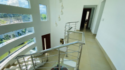 rv33-hallway2